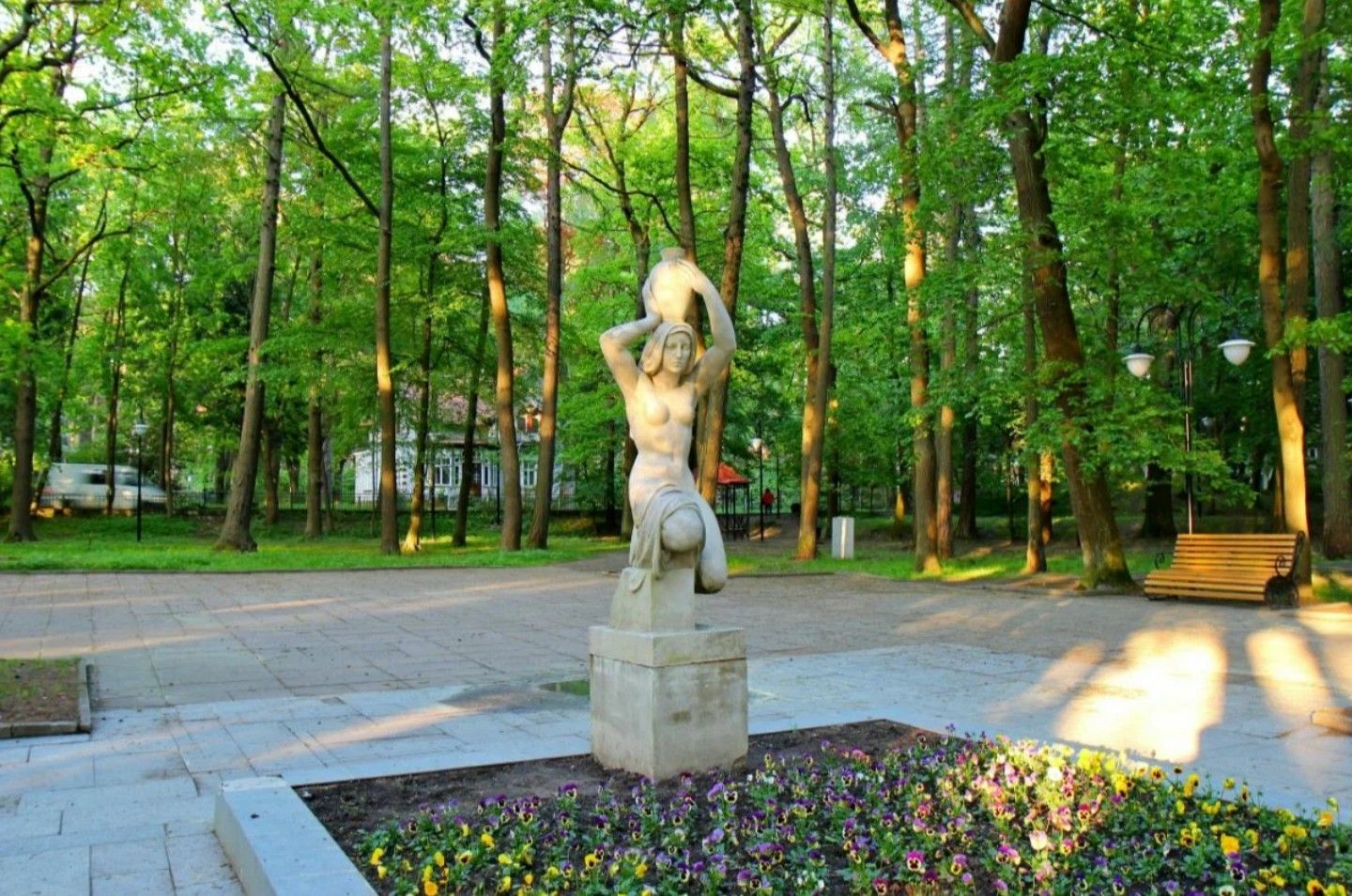 Скульптура Несущая воду