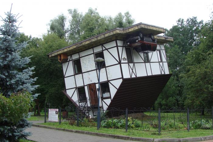 Дом вверх дном