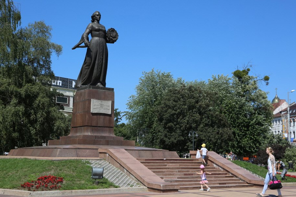 Памятник Мать Россия